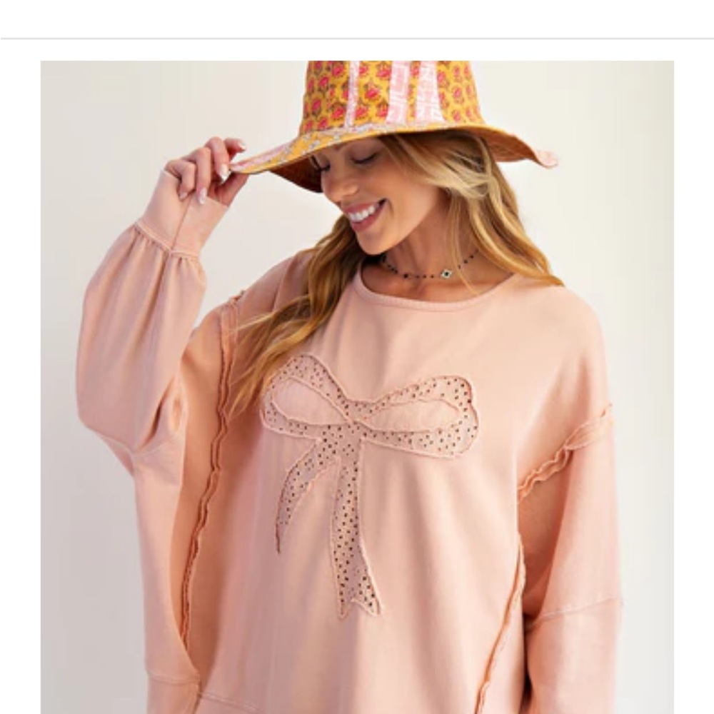 Easel OVERSIZED Eyelet Lace Bow Patched Top in Dusty Pink - Picture 3 of 4